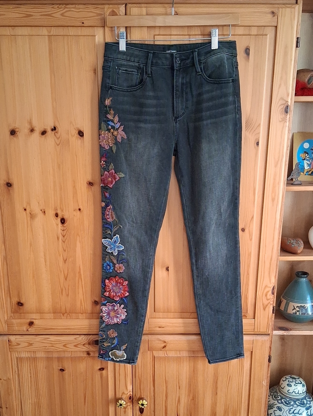 Driftwood Black Gray Floral Embellished Jackie High Rise Denim Jeans Size 27